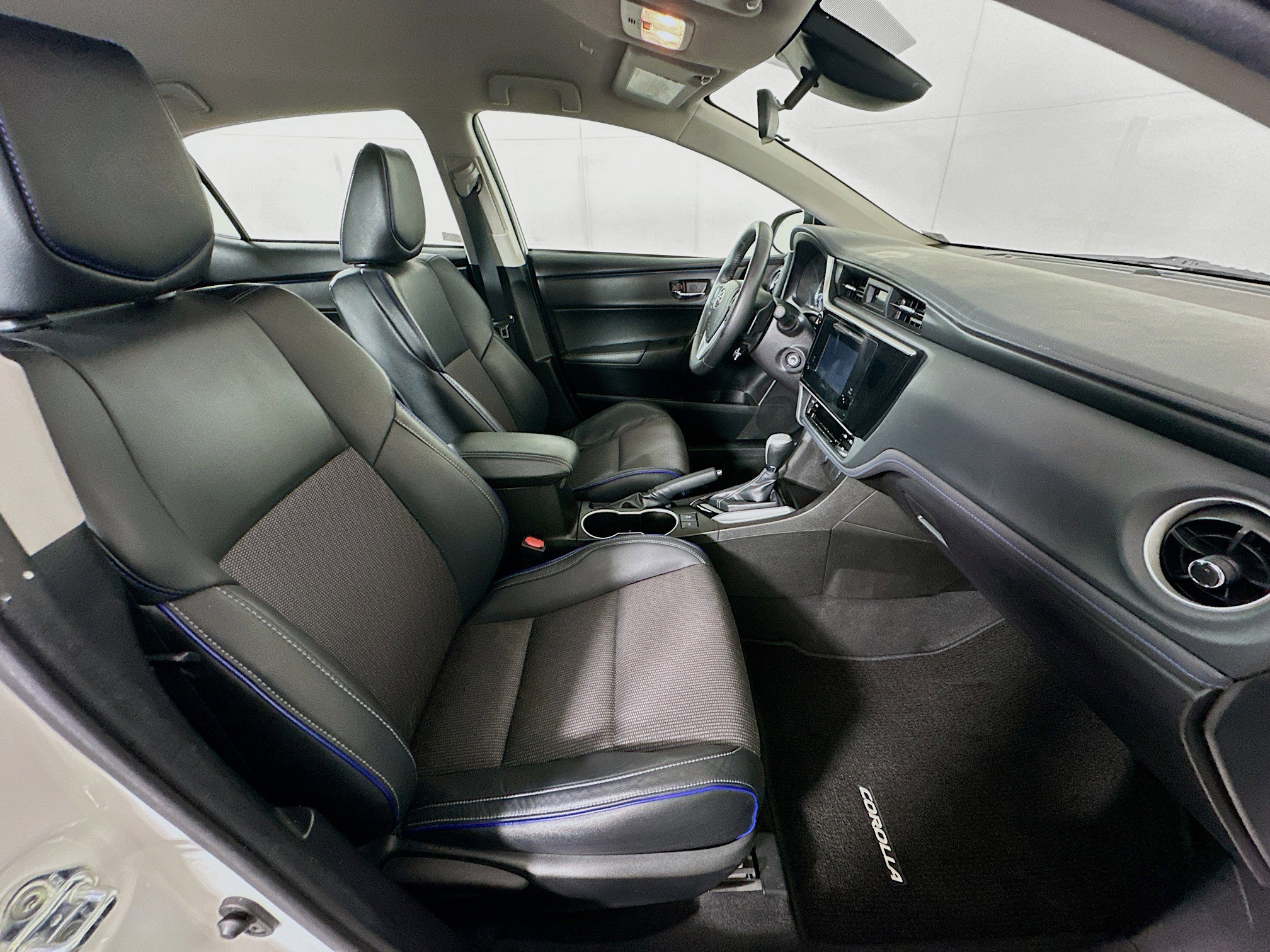 Used 2019 Toyota Corolla SE FWD image 29