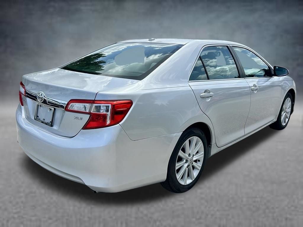 Used 2014 Toyota Camry XLE w/ Leather Package FWD image 5