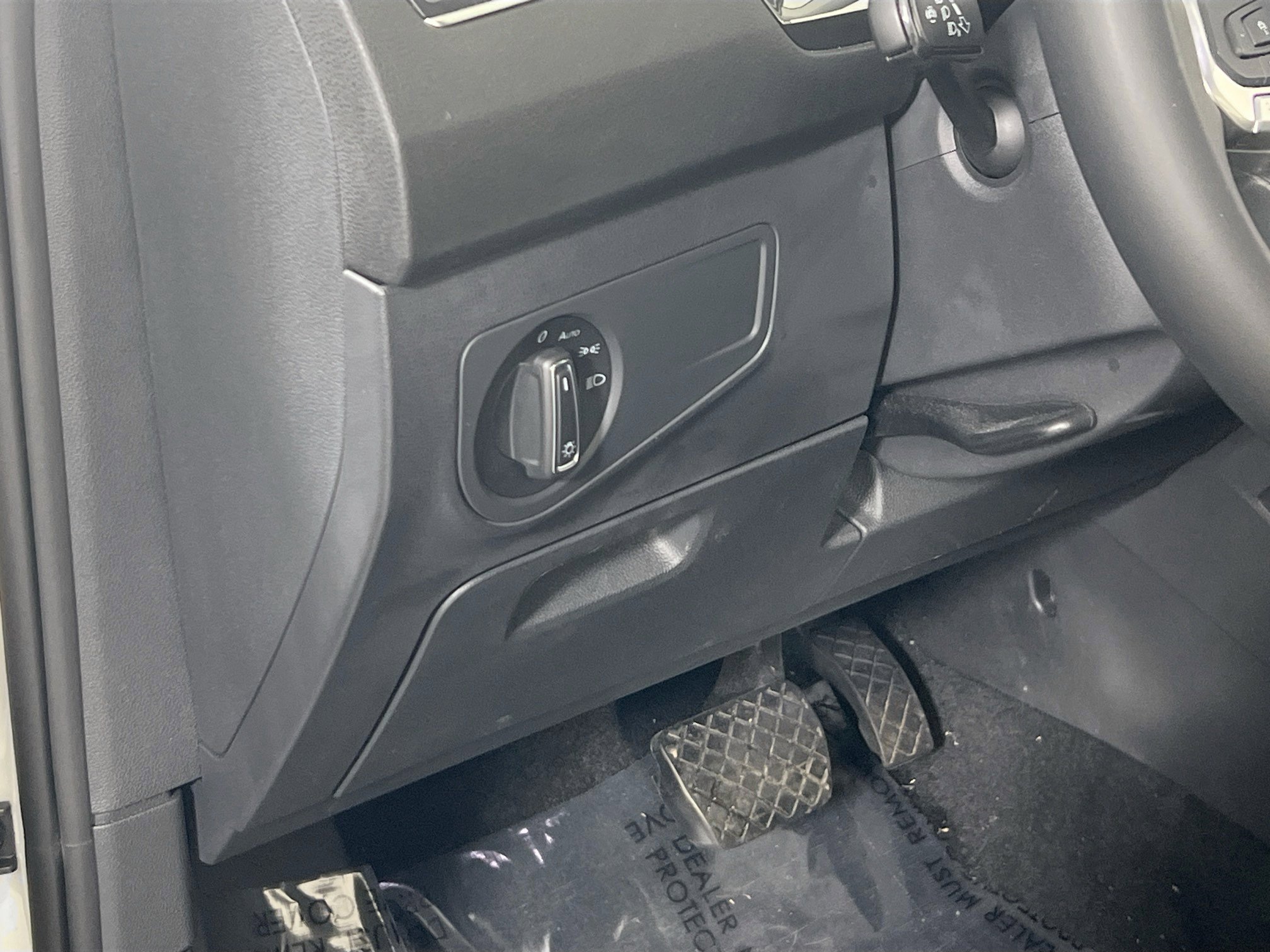 Used 2023 Volkswagen Tiguan SE image 10