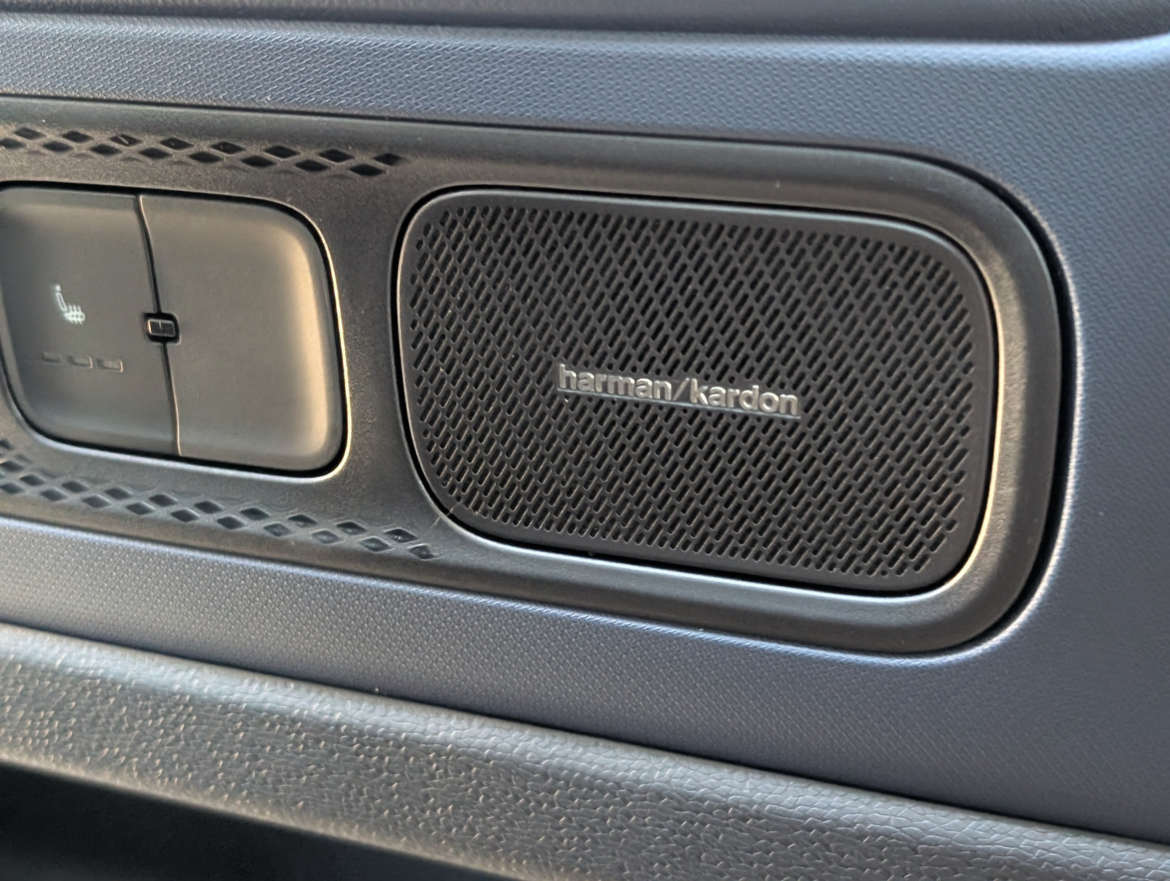 Used 2025 Volkswagen ID. Buzz Pro S Plus RWD image 38