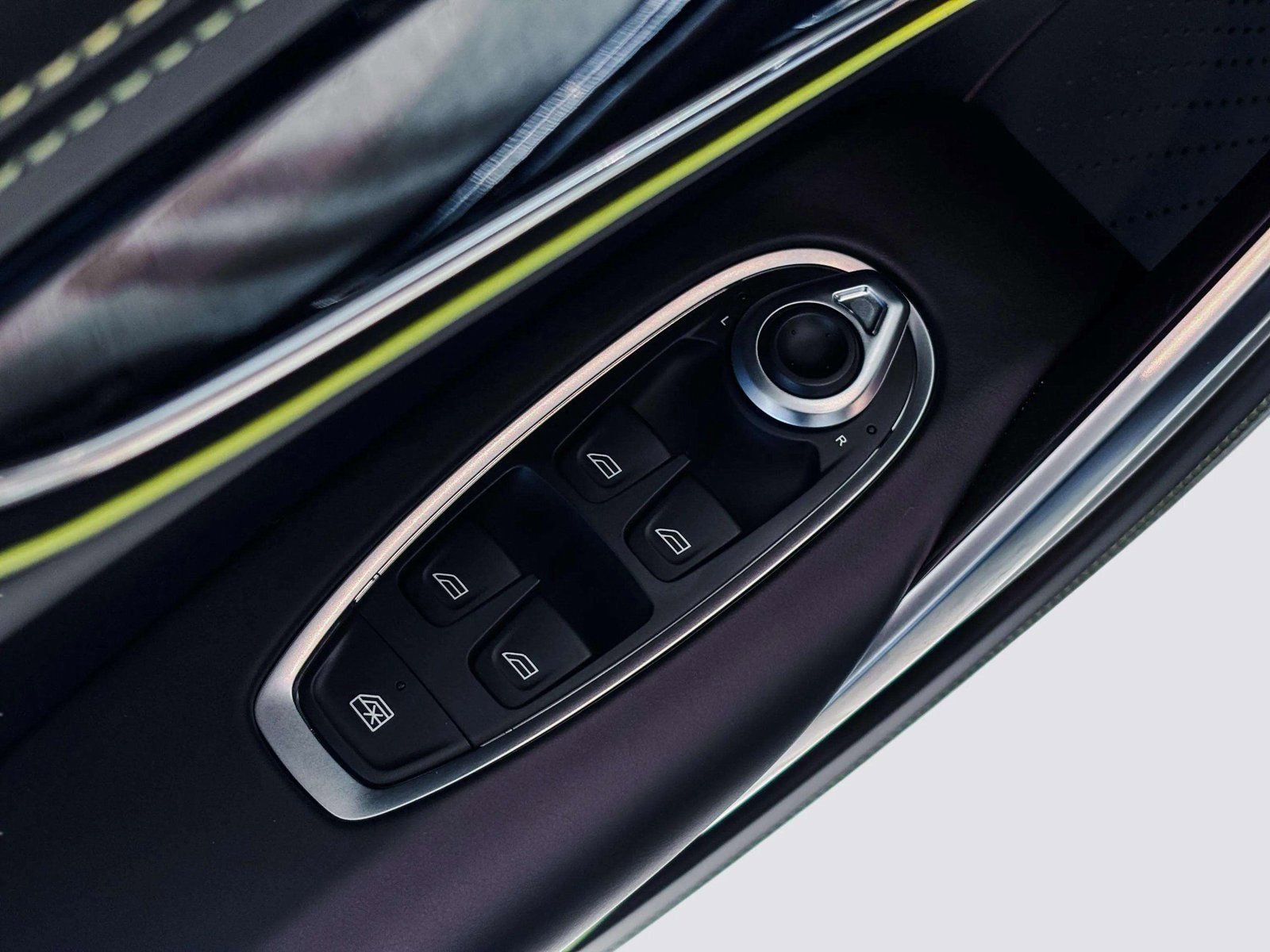 New 2026 Aston Martin DBX S image 24