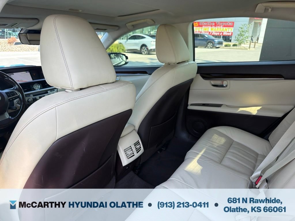 Used 2016 Lexus ES 350 w/ Luxury Package w/Wood Trim FWD image 19