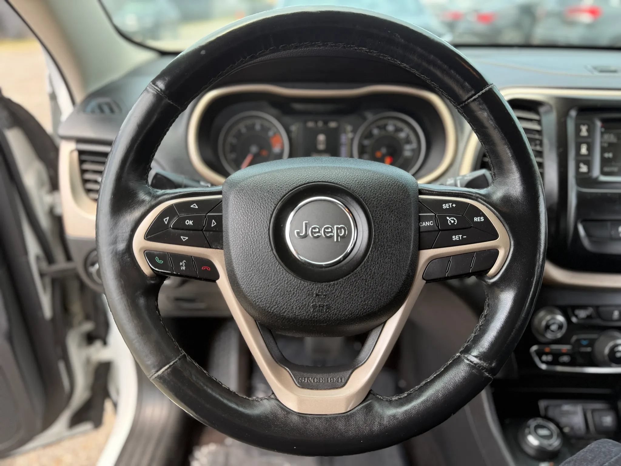 Used 2017 Jeep Cherokee Latitude w/ Safety/Convenience Group AWD/4WD image 24