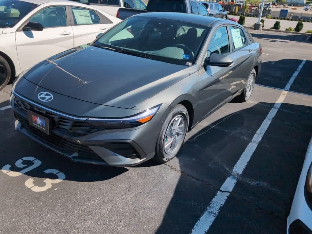 New 2026 Hyundai Elantra SE FWD image 10