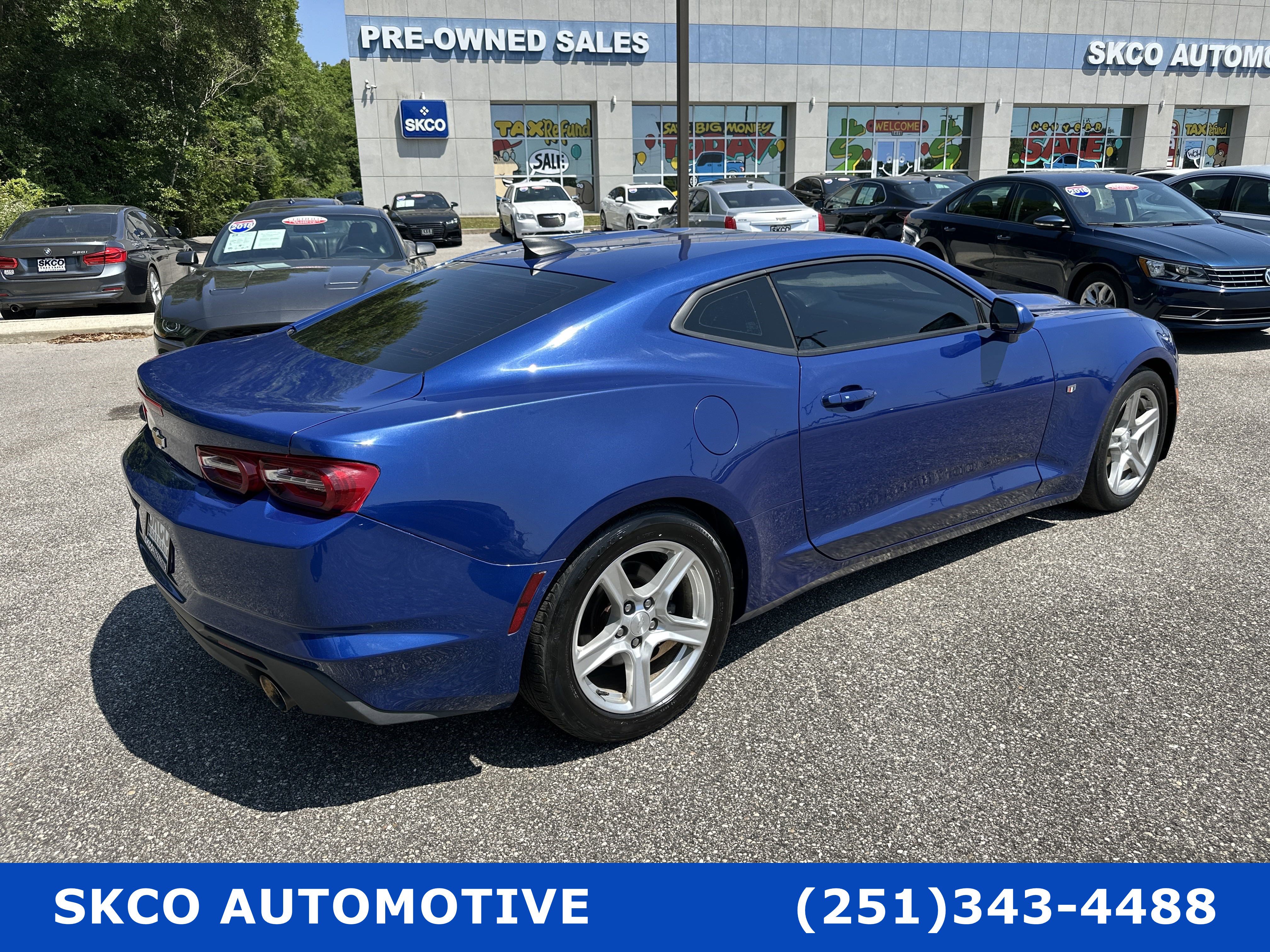 Used 2021 Chevrolet Camaro LT RWD image 5