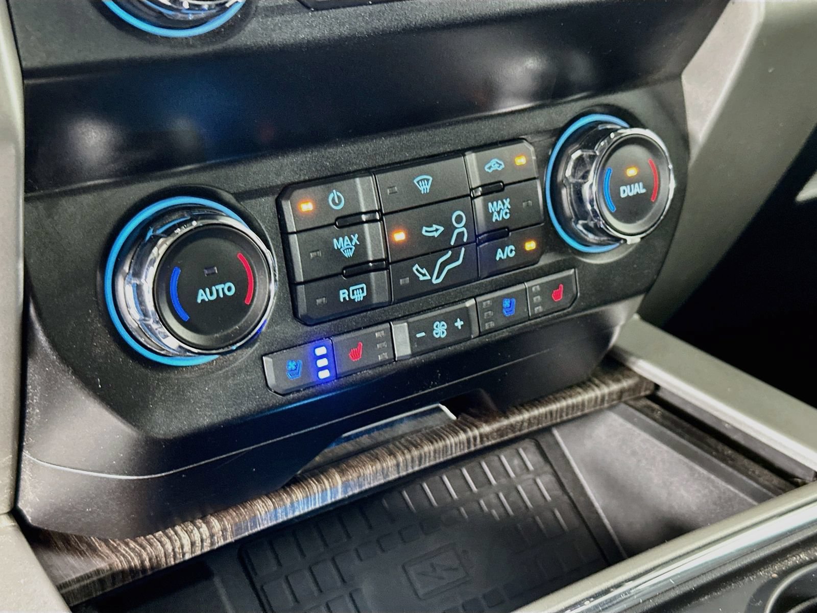 Used 2020 Ford F250 Lariat w/ Lariat Ultimate Package AWD/4WD image 17