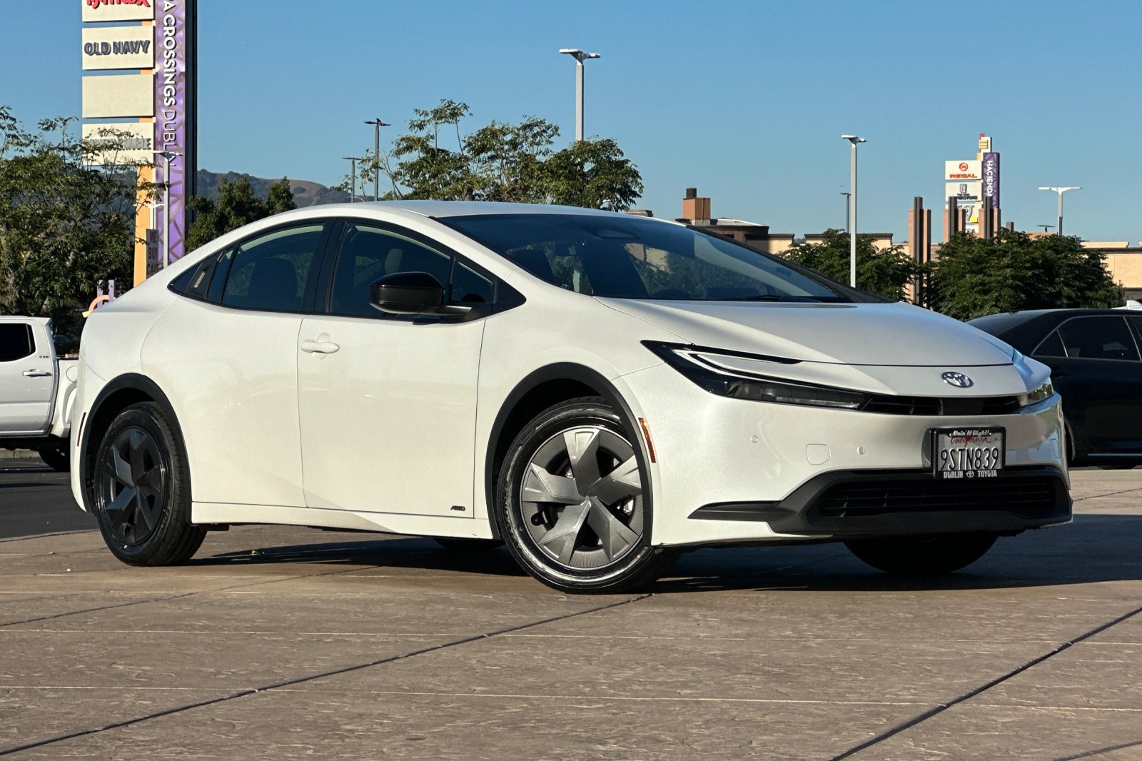 Certified 2025 Toyota Prius LE AWD/4WD image 2