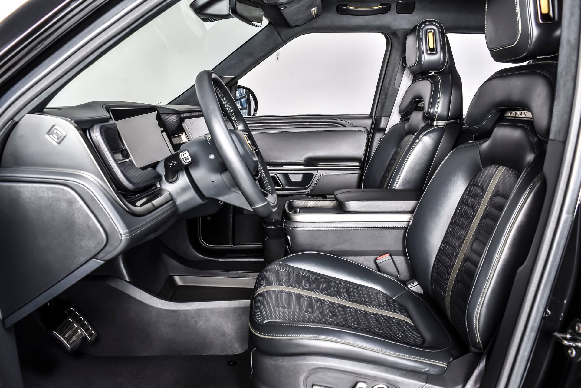 Used 2024 Rivian R1S Adventure AWD/4WD image 14