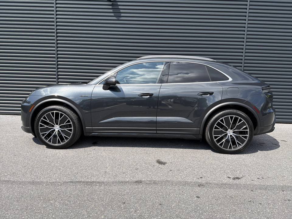 Certified 2025 Porsche Macan 4 Electric AWD/4WD image 2