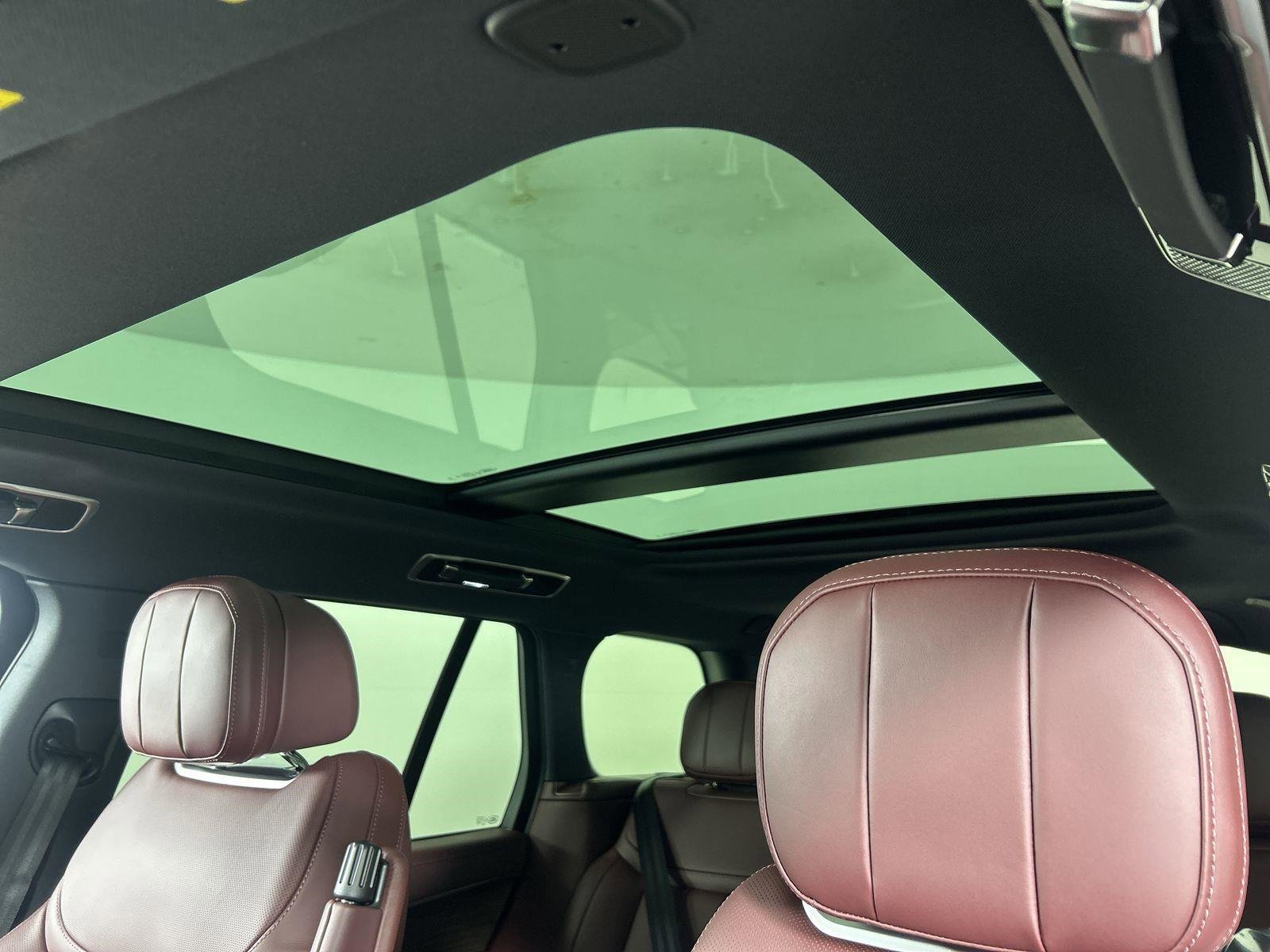 New 2025 Land Rover Range Rover SE image 9