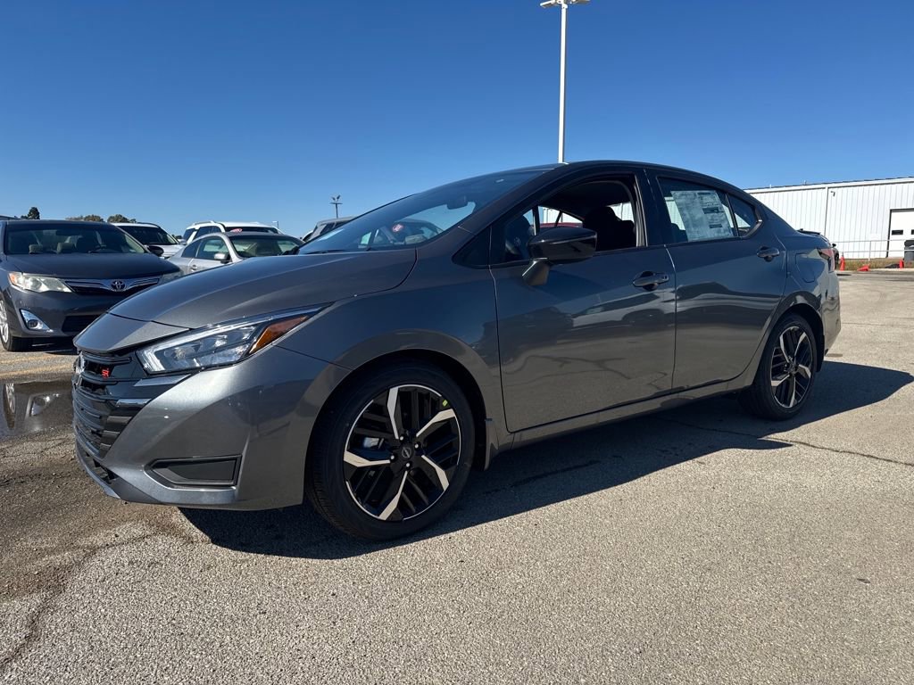 New 2025 Nissan Versa SR w/ Trunk Package