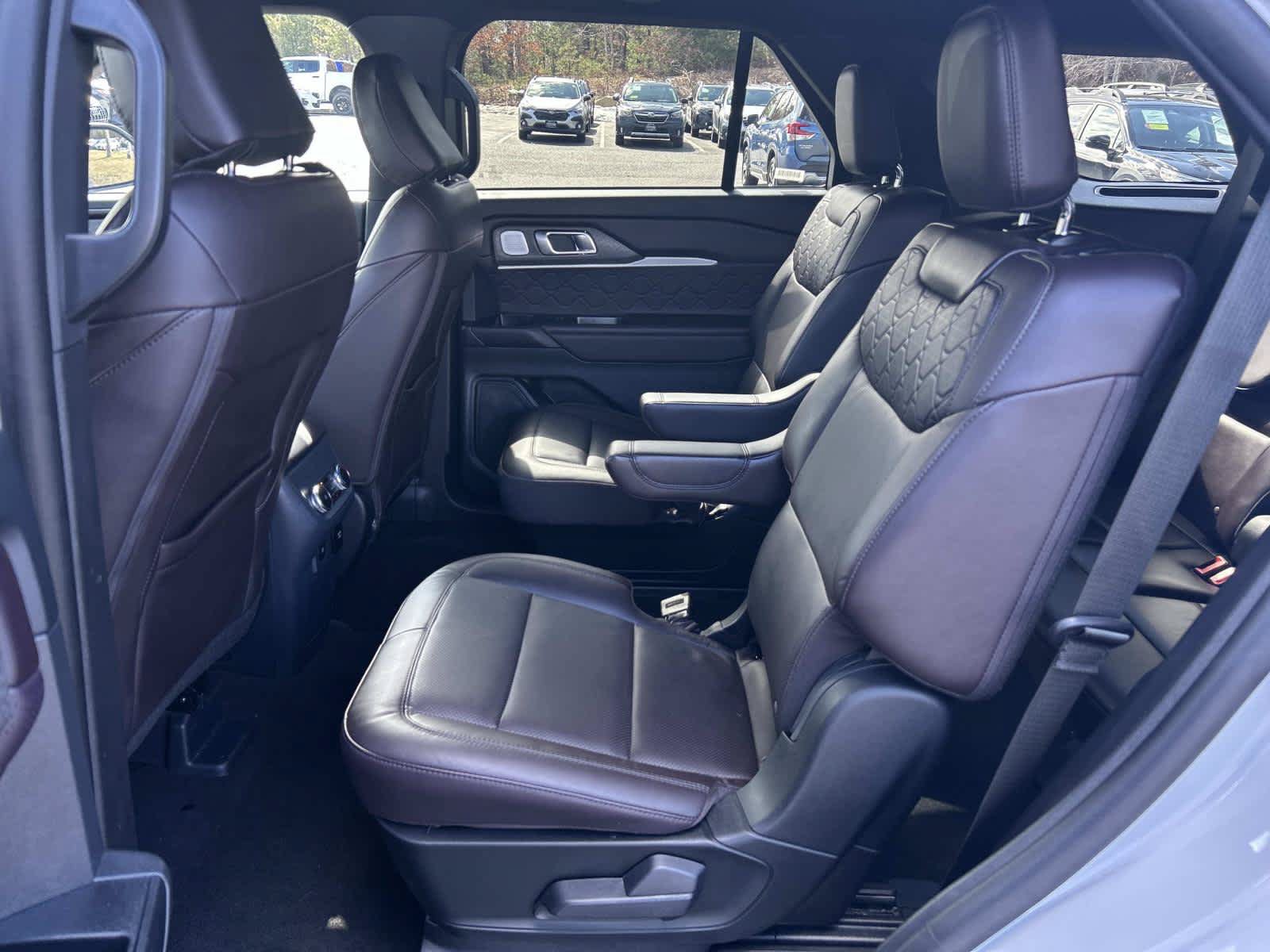 Used 2025 Ford Explorer Platinum w/ LUX Leather Package AWD/4WD image 12