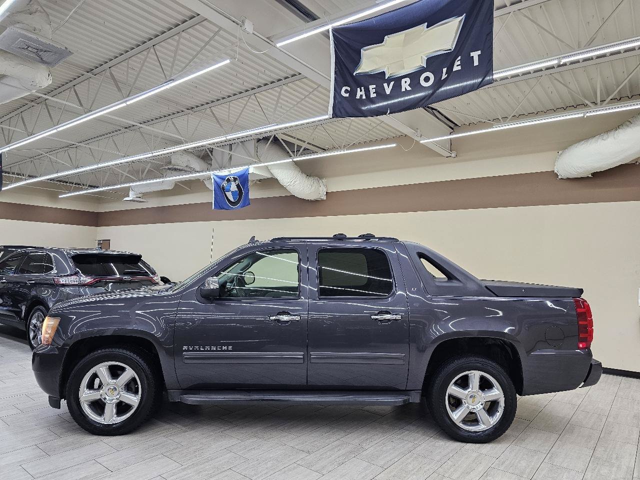 Used 2011 Chevrolet Avalanche LT w/ Regional Value Package RWD image 9