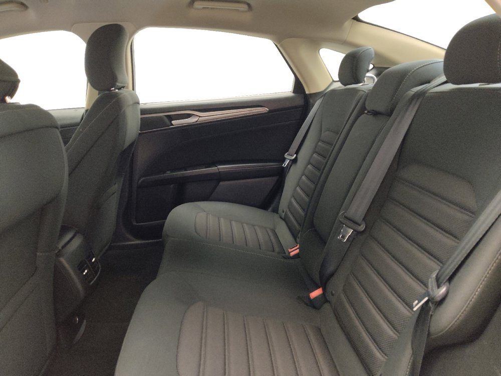 Used 2019 Ford Fusion SE image 18