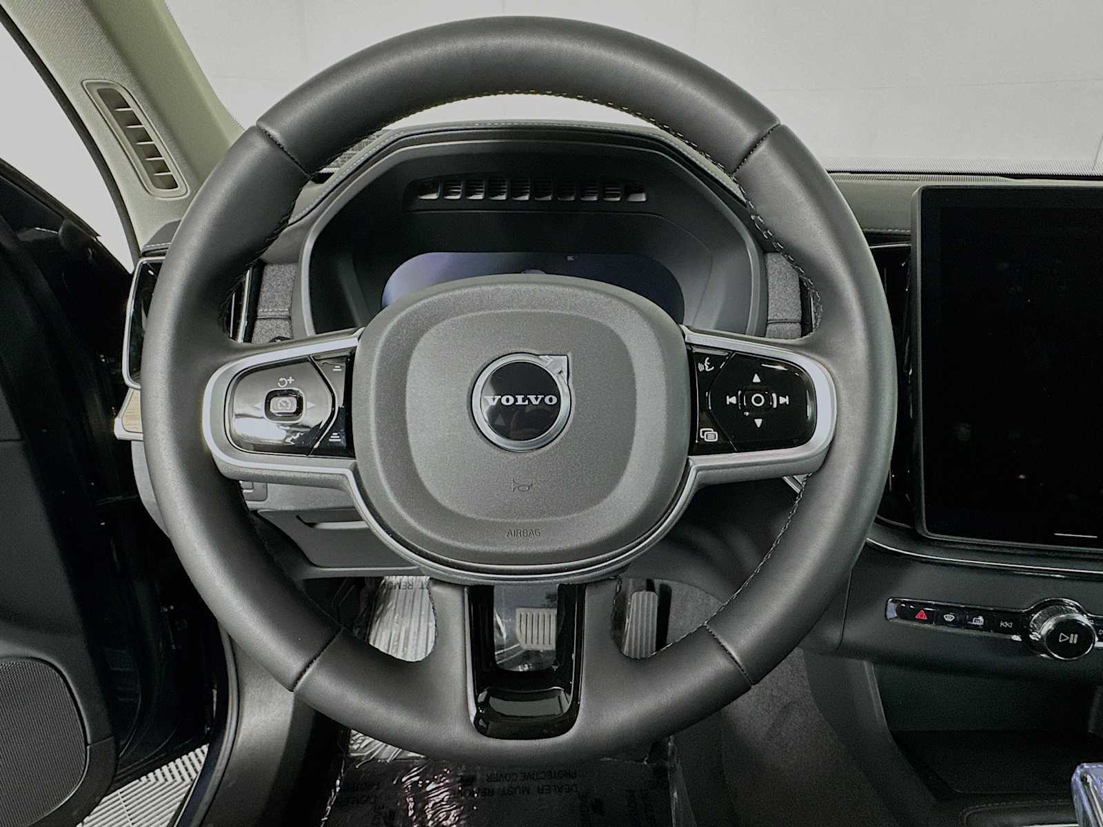 Used 2025 Volvo XC90 T8 Plus w/ Protection Package Premier image 11