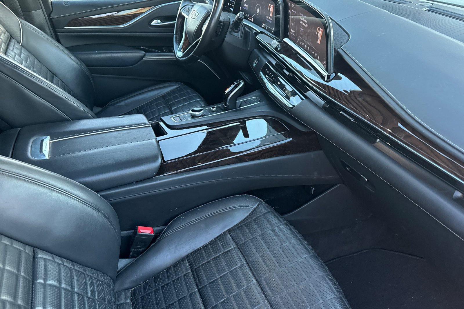 Used 2023 Cadillac Escalade Sport Platinum w/ LPO, ONYX Package image 19