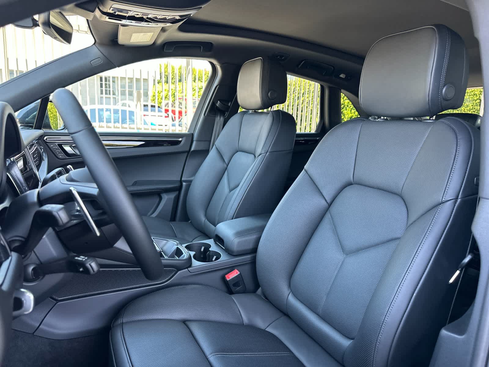 New 2026 Porsche Macan AWD/4WD image 5