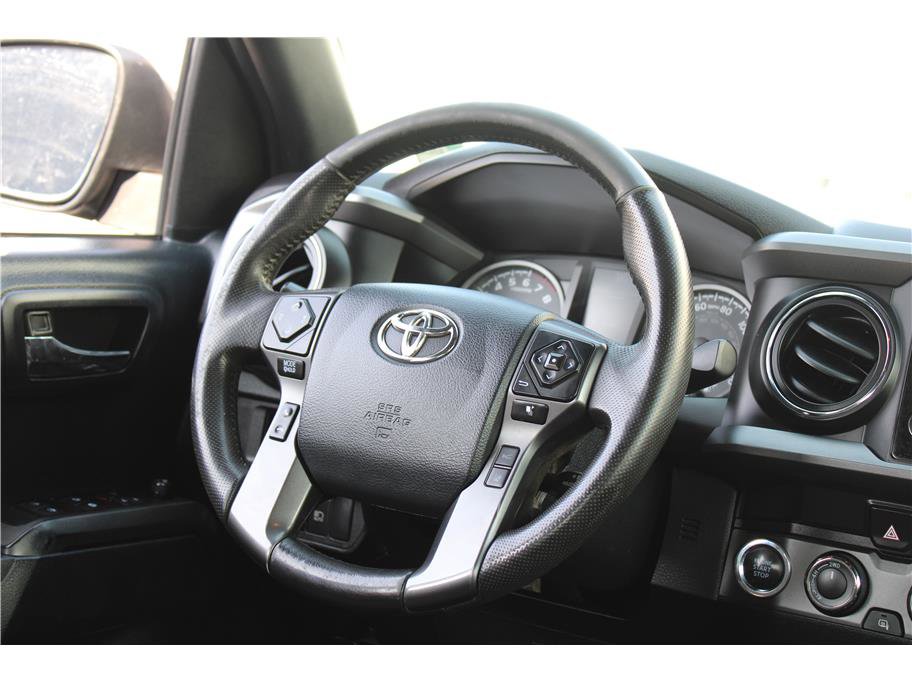 Used 2019 Toyota Tacoma TRD Off-Road image 13