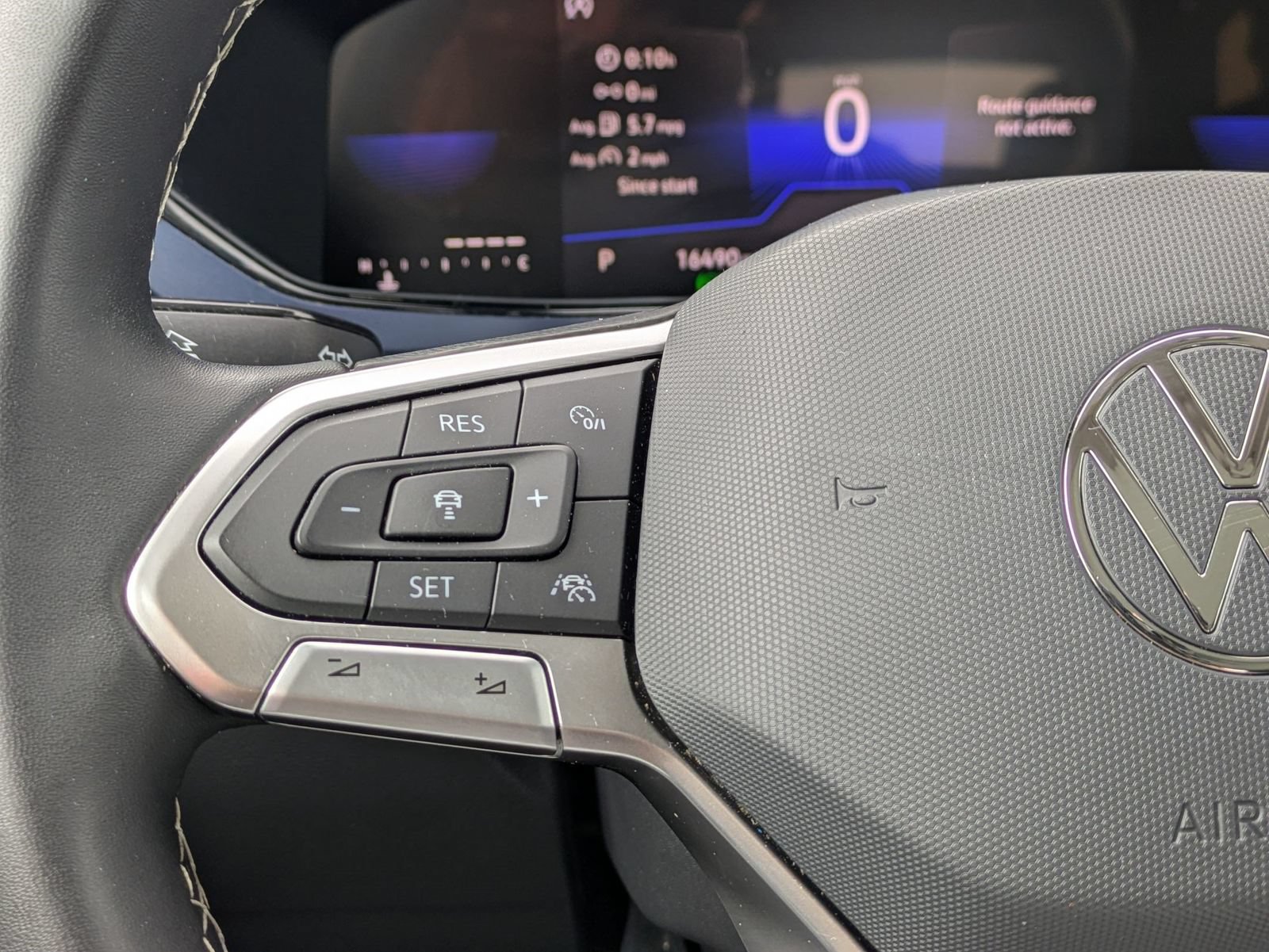 Used 2023 Volkswagen Taos SE w/ Panoramic Sunroof Package FWD image 10