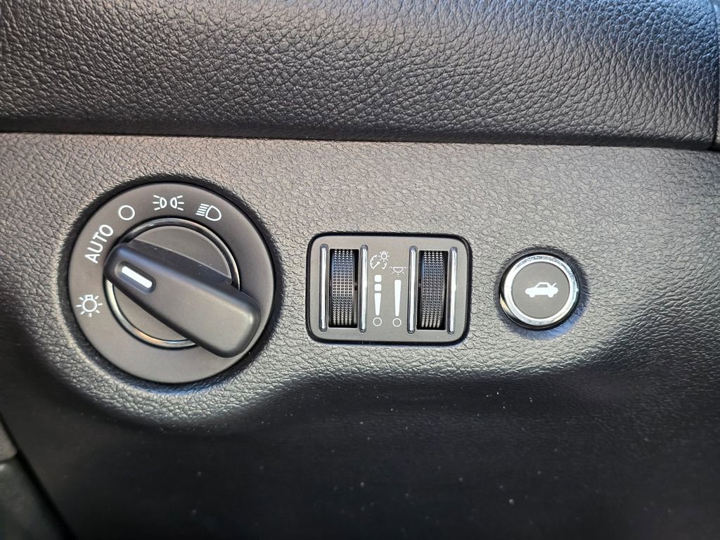 Used 2016 Dodge Challenger SXT w/ Driver Convenience Group image 30