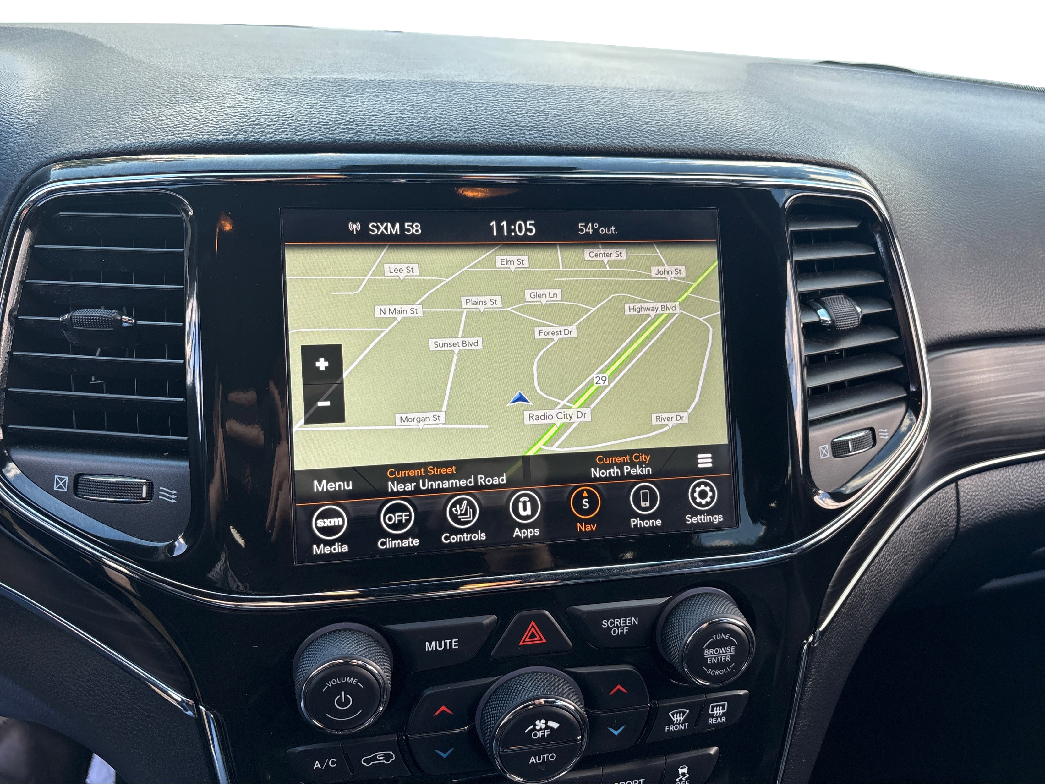 Used 2021 Jeep Grand Cherokee Limited w/ Luxury Group II image 26