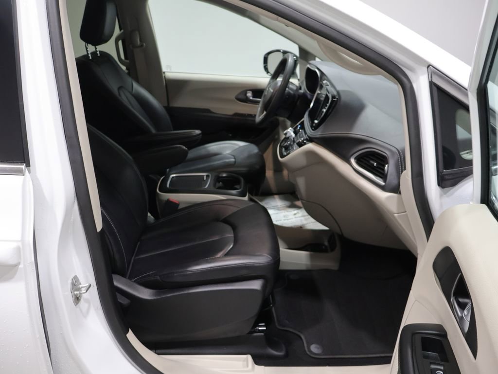 Certified 2024 Chrysler Pacifica Select image 25