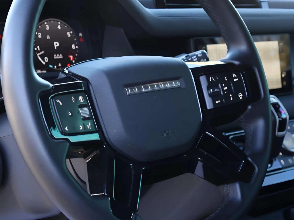 Certified 2024 Land Rover Defender 110 X-Dynamic SE AWD/4WD image 26