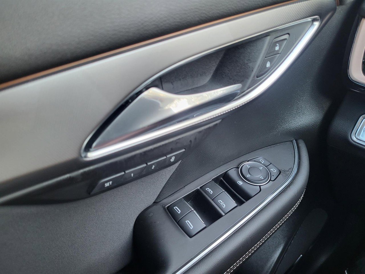 Used 2025 Buick Envision Sport Touring image 22