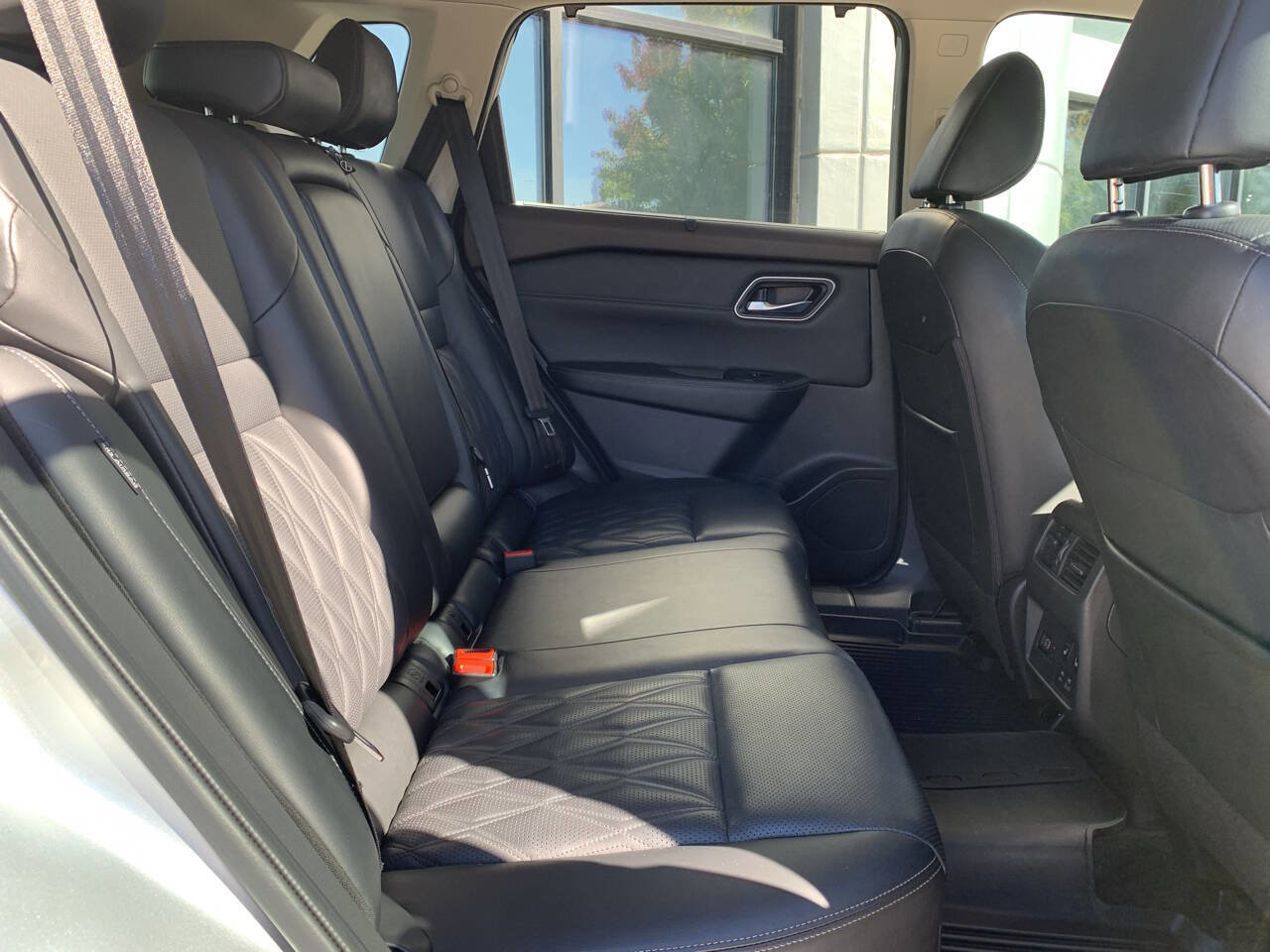 Used 2023 Nissan Rogue Platinum w/ Platinum Premium Package image 12