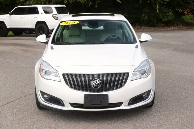 Used 2016 Buick Regal image 2