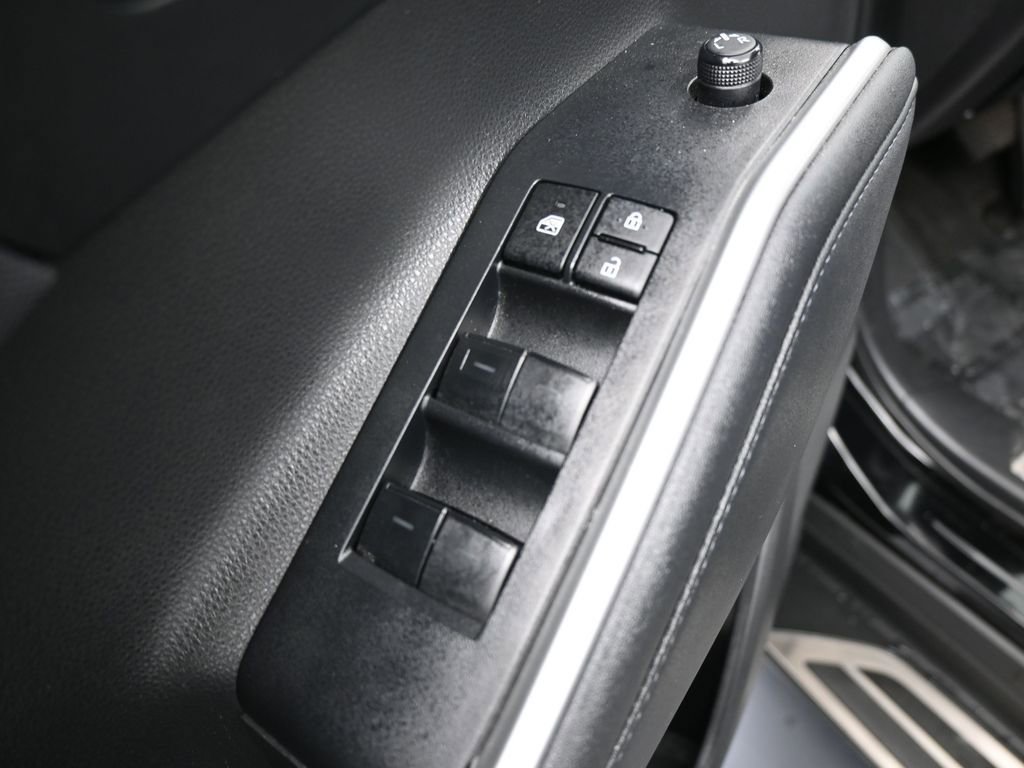 Used 2023 Toyota Highlander L image 14