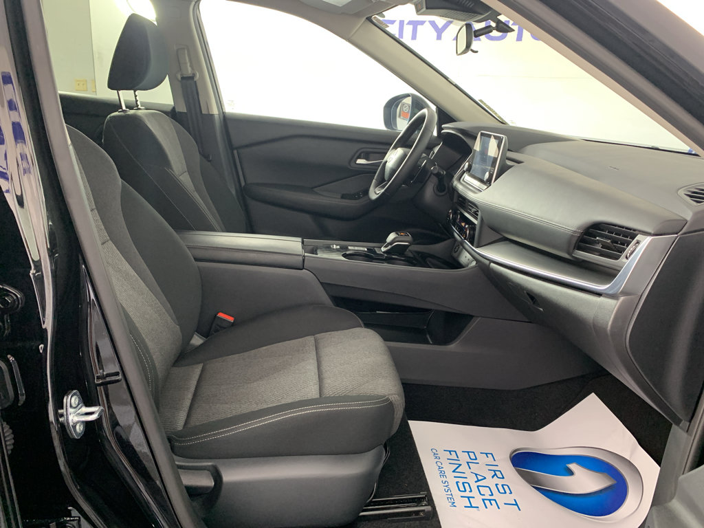 Used 2026 Nissan Rogue SV FWD image 40