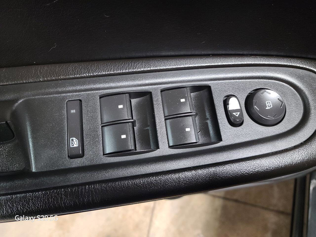 Used 2017 Chevrolet Traverse LT w/ Style and Technology Package image 24