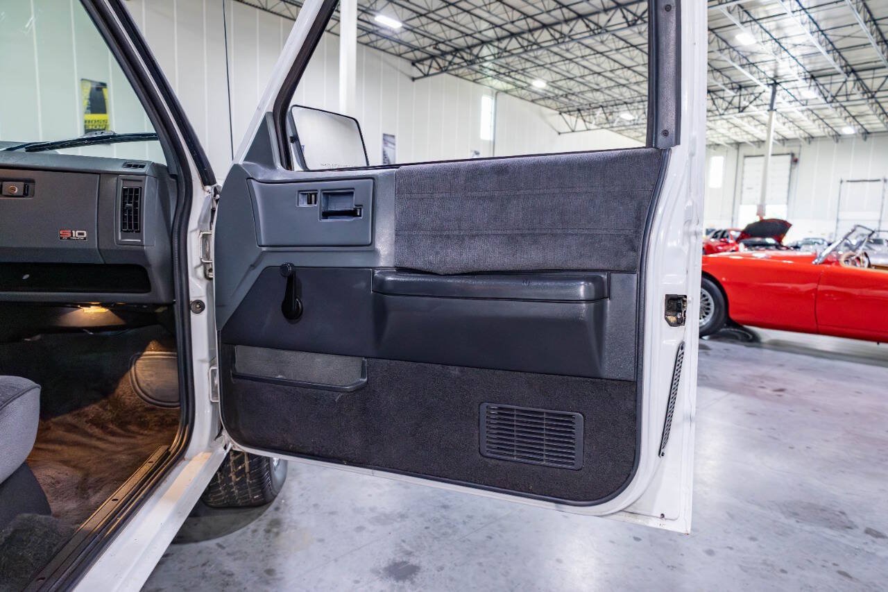 Used 1993 Chevrolet S10 Pickup 2WD Extended Cab image 30