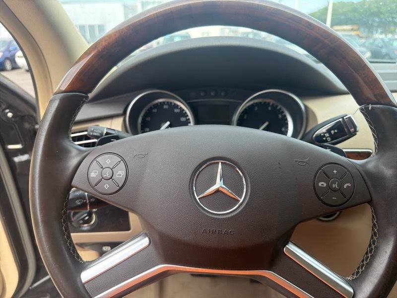 Used 2011 Mercedes-Benz R 350 4MATIC image 30