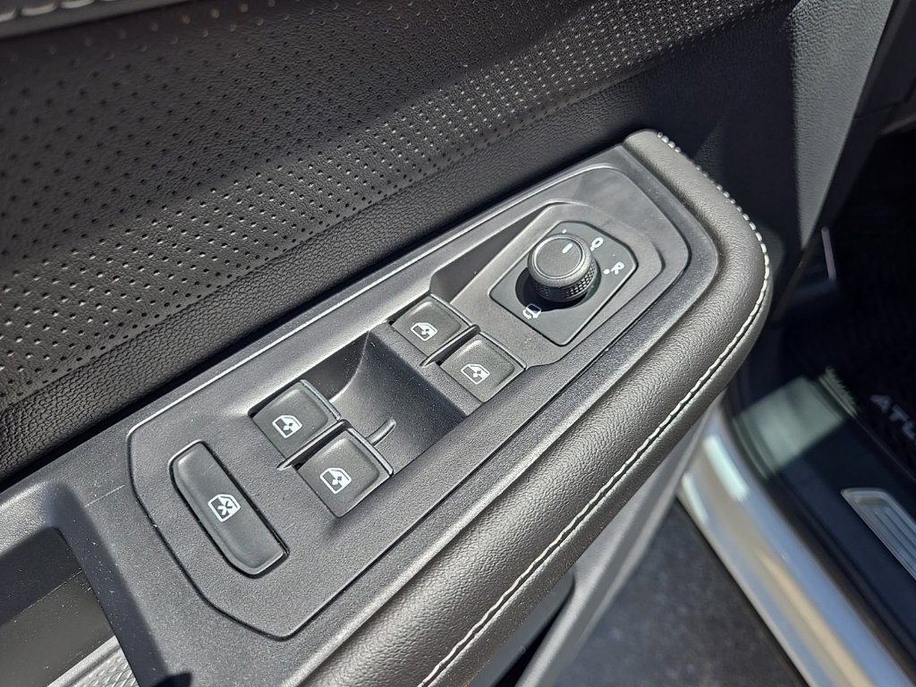 Used 2024 Volkswagen Atlas SEL Premium R-Line AWD/4WD image 33