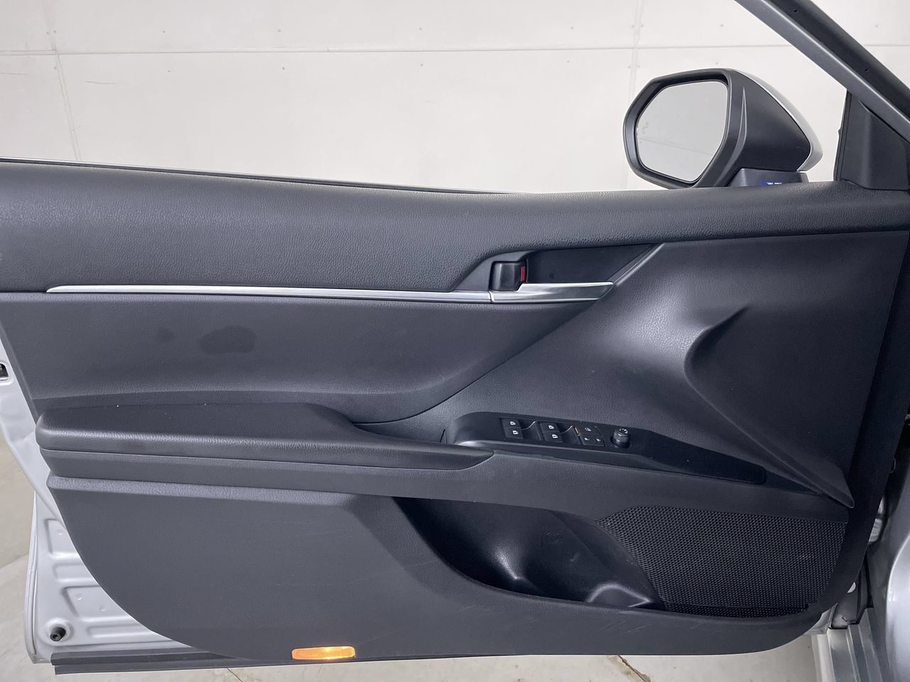 Used 2019 Toyota Camry SE w/ Convenience Package FWD image 10