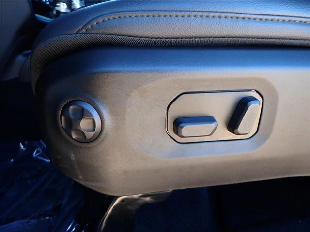 Used 2025 Jeep Wrangler Sahara image 12