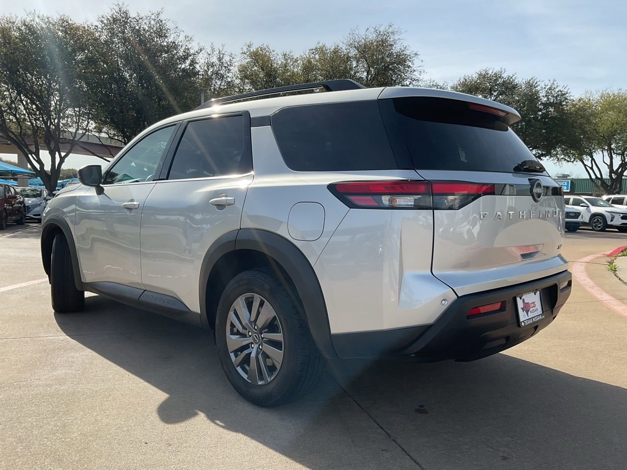 Used 2024 Nissan Pathfinder SV image 9