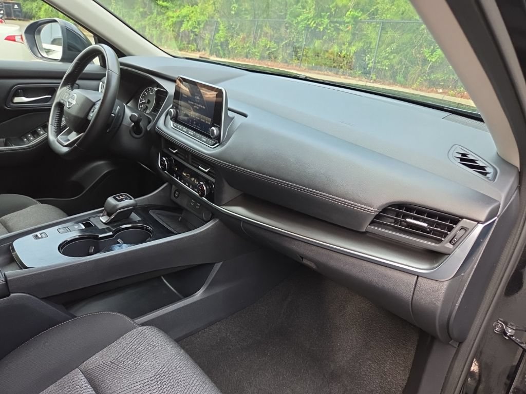 Certified 2025 Nissan Rogue SV FWD image 39