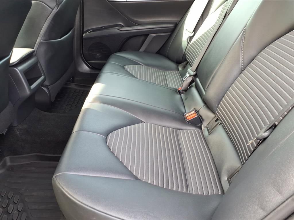 Used 2020 Toyota Camry SE image 15