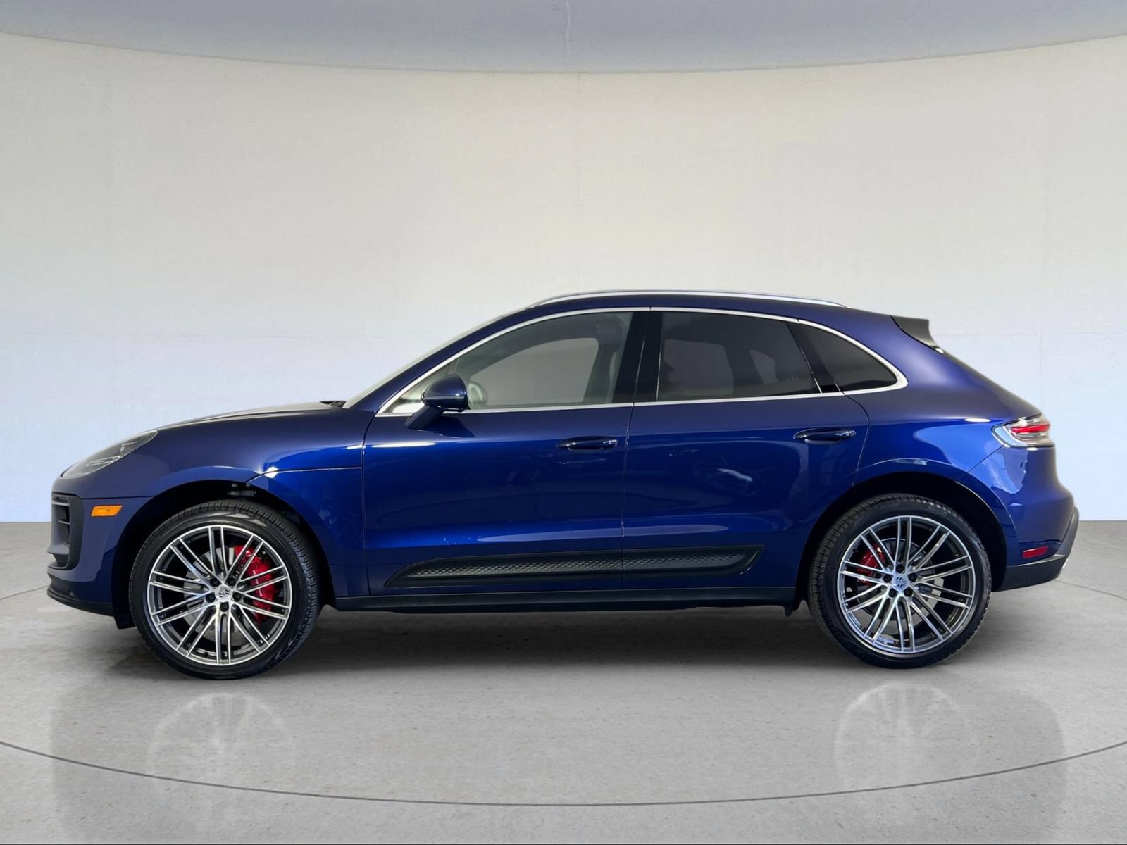 Certified 2025 Porsche Macan S AWD/4WD image 2
