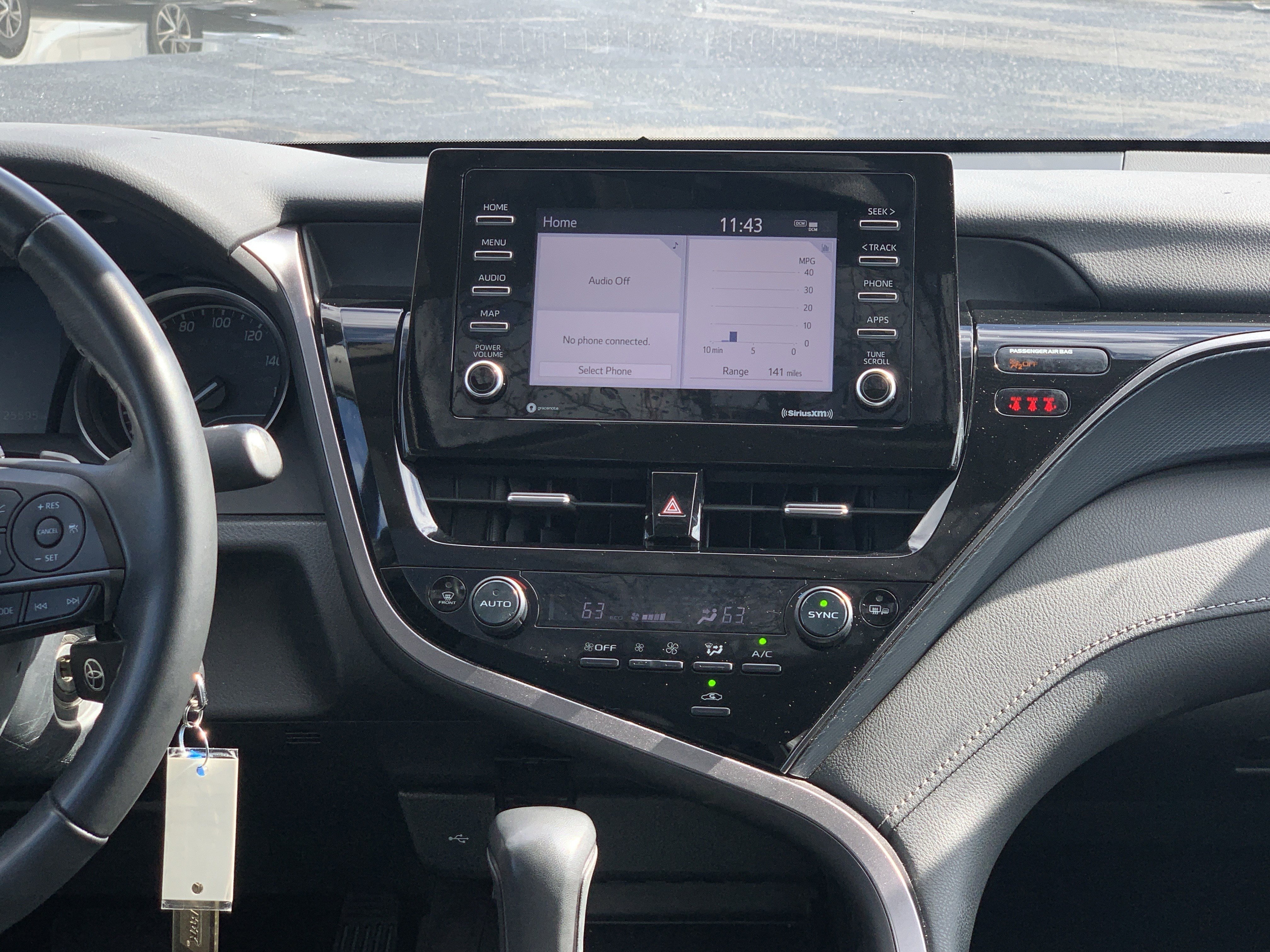 Used 2024 Toyota Camry SE image 31