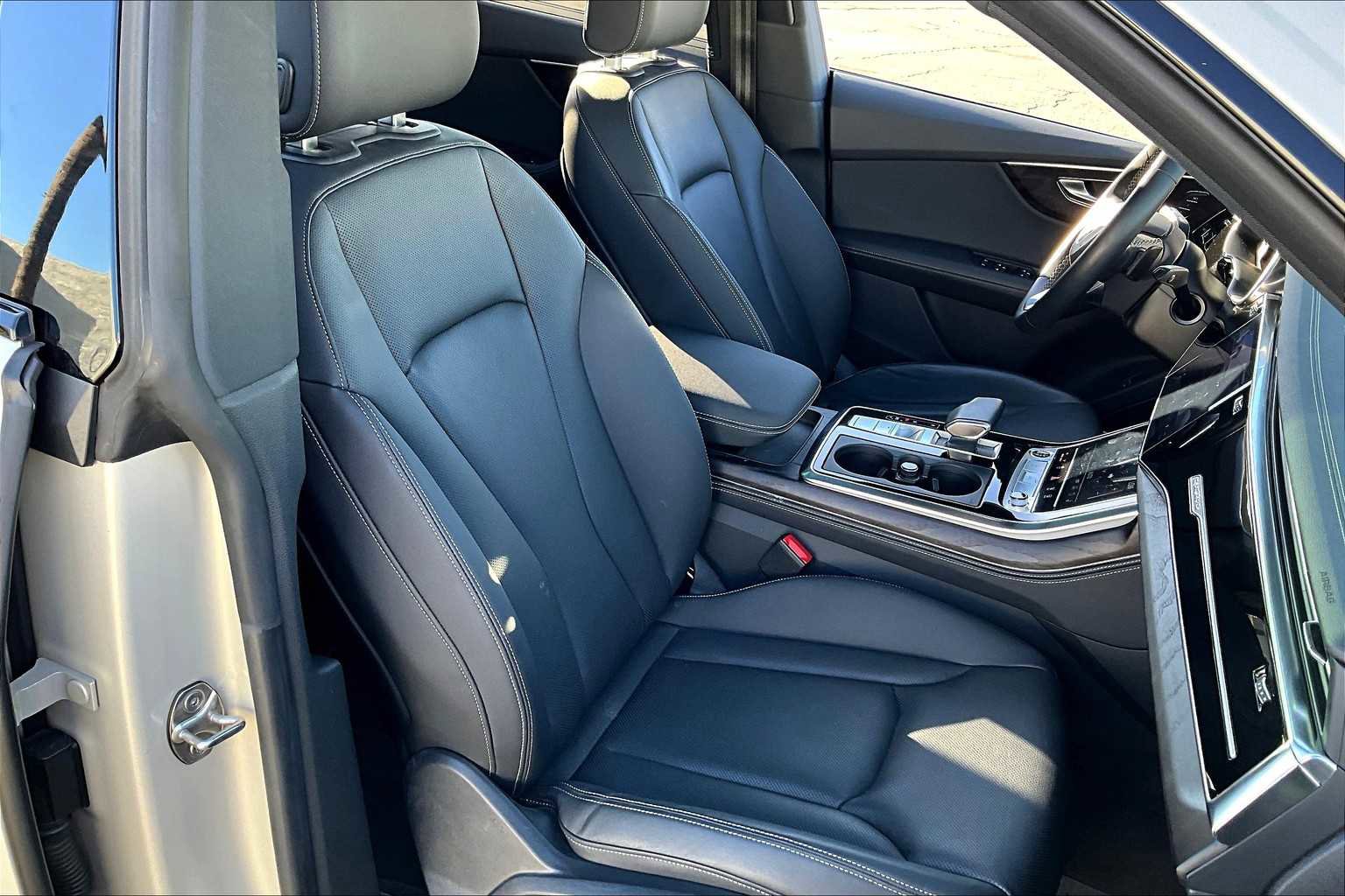 Used 2023 Audi Q8 Prestige w/ Prestige Package image 8