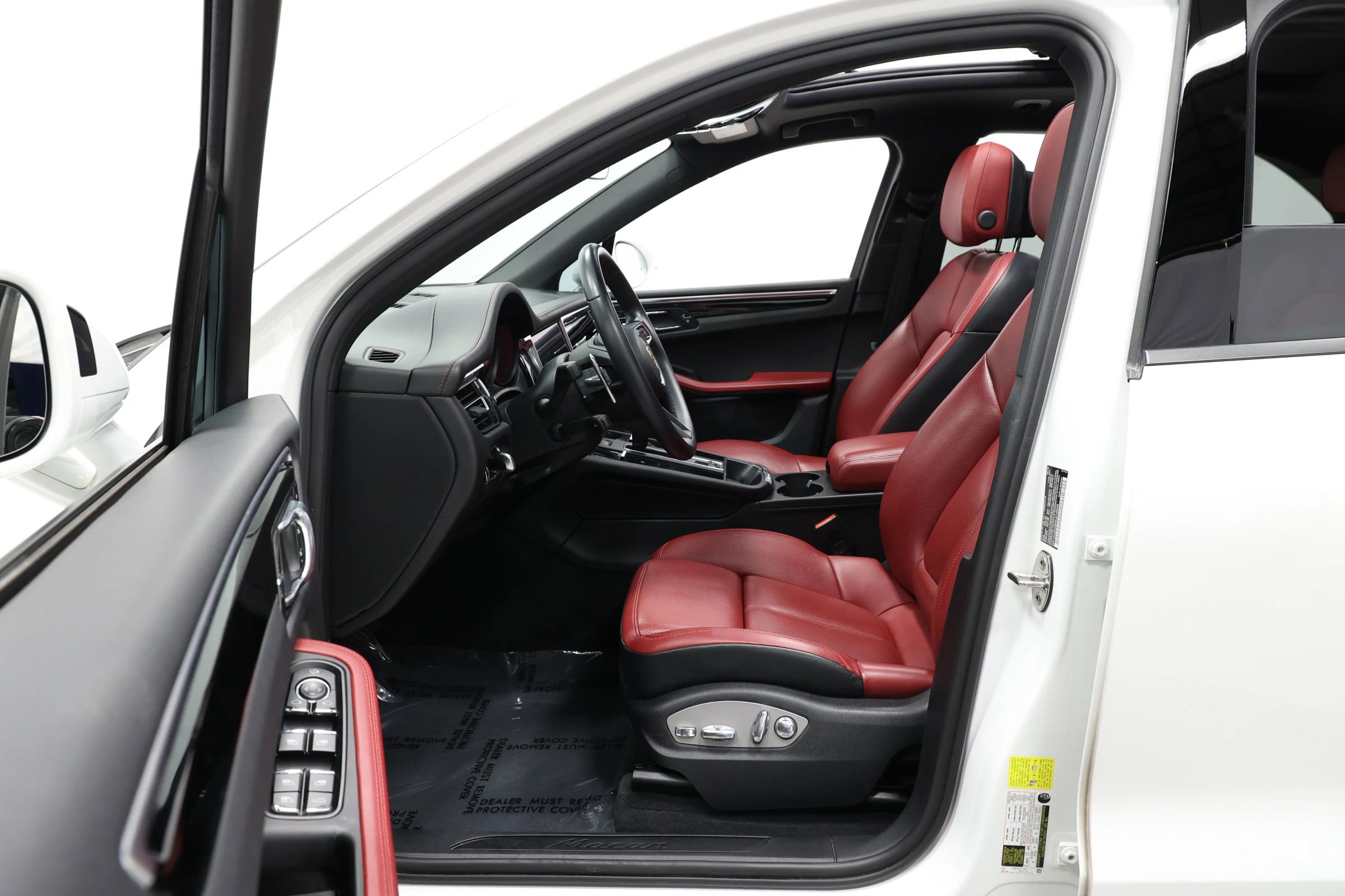 Used 2022 Porsche Macan image 12