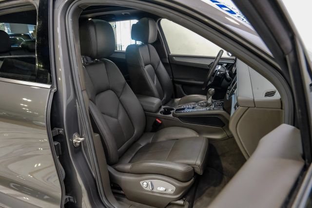 Used 2018 Porsche Macan Sport Edition AWD/4WD image 57