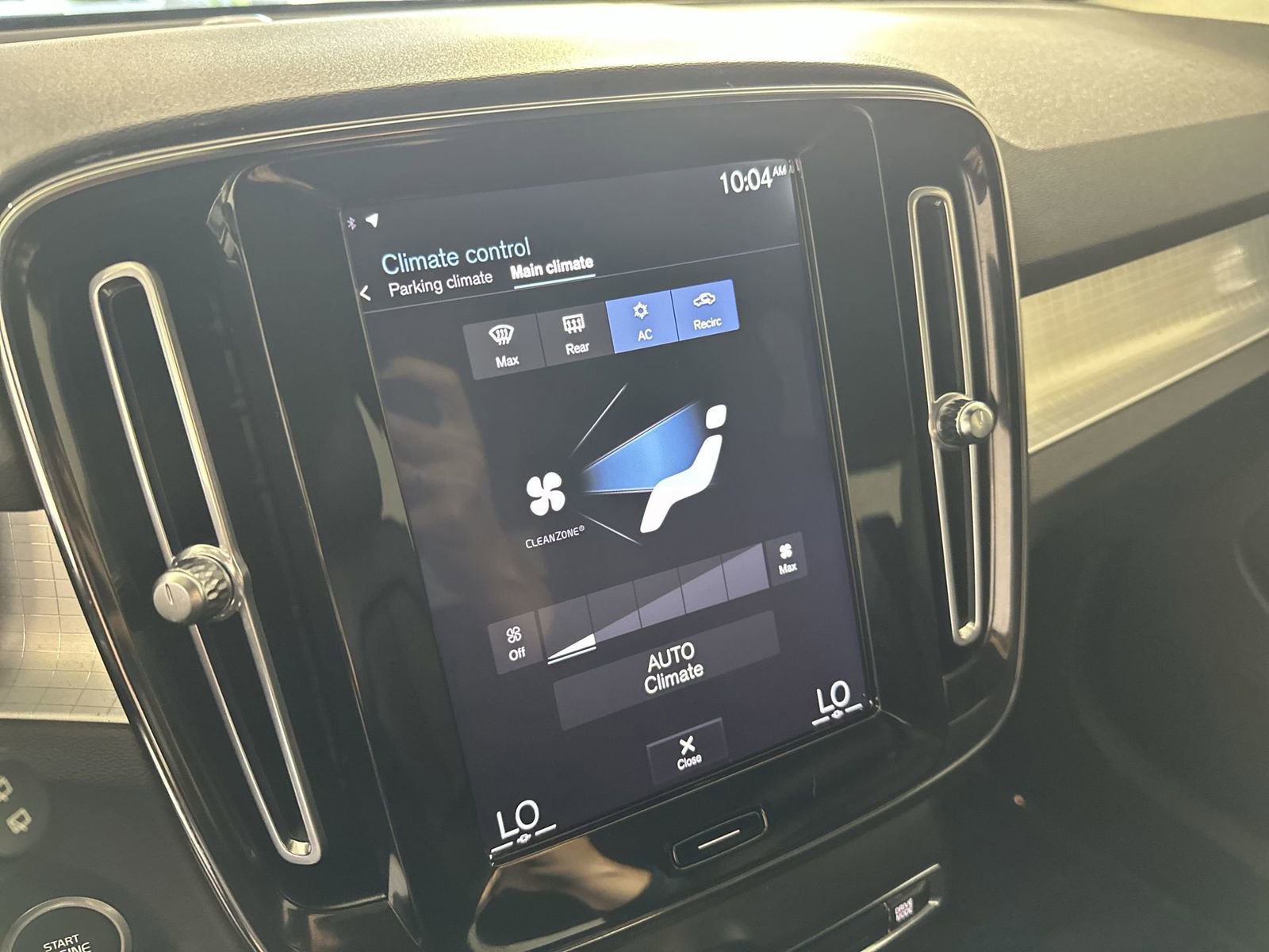 Used 2021 Volvo XC40 T4 Momentum w/ Protection Package Premier image 23