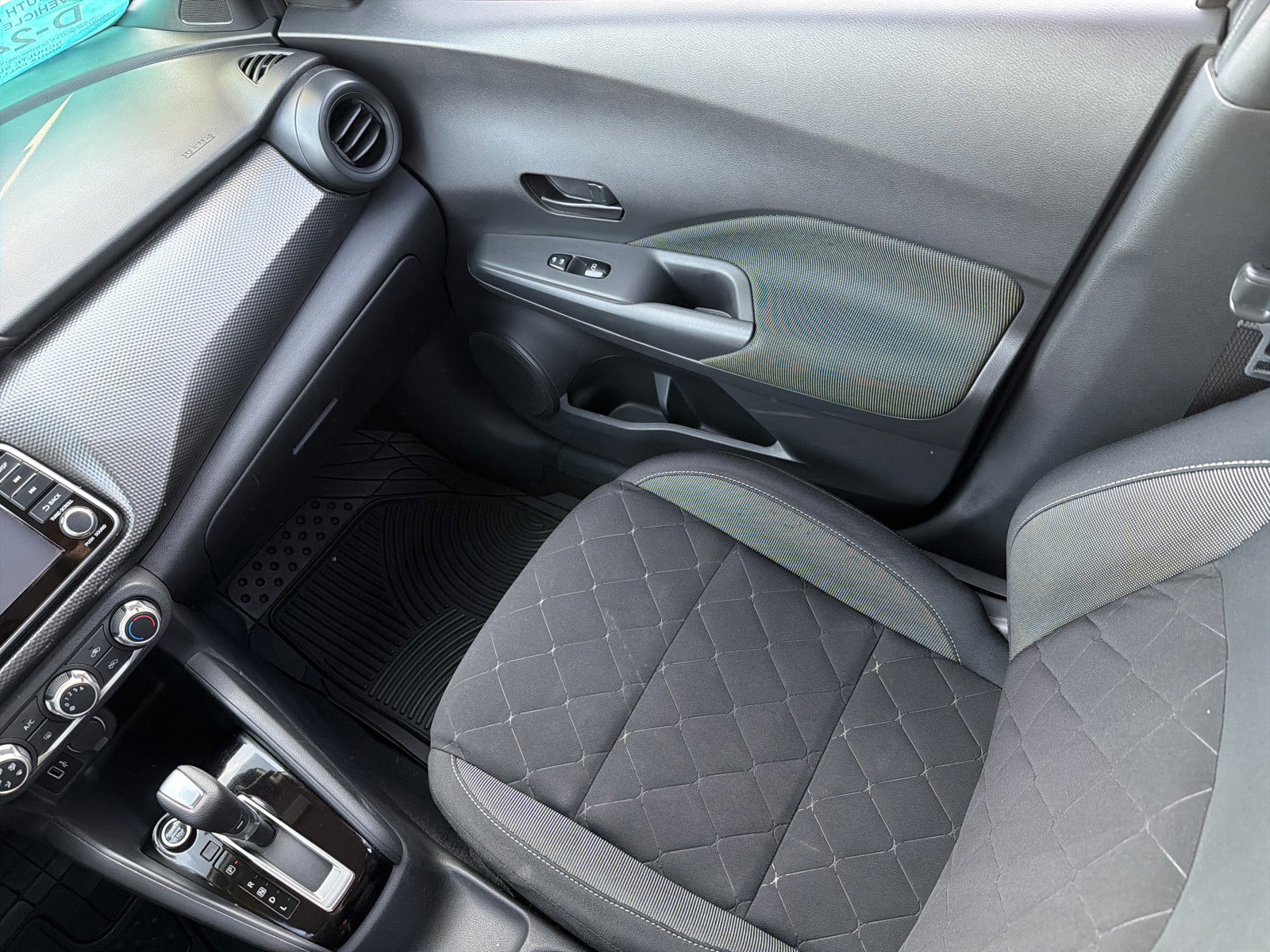 Used 2020 Nissan Kicks S image 18