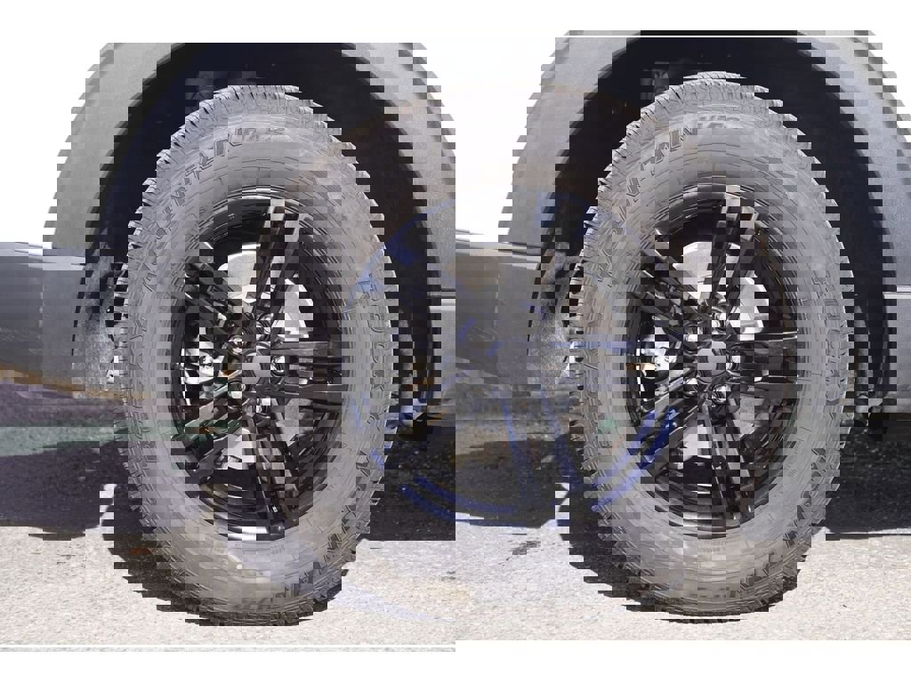 Used 2022 Ford Explorer XLT w/ Equipment Group 202A image 8