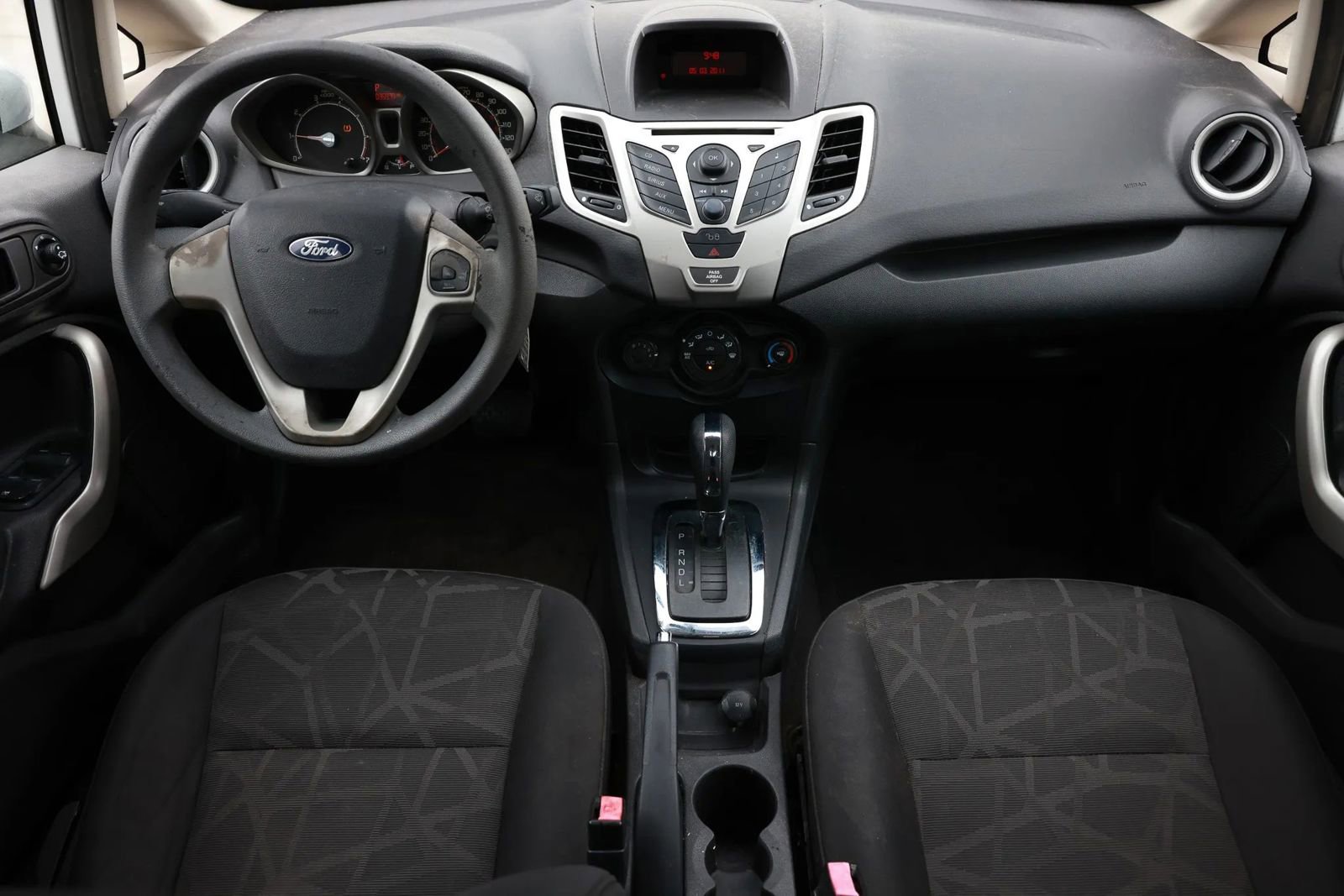 Used 2011 Ford Fiesta SE w/ Super Fuel Economy Pkg image 2